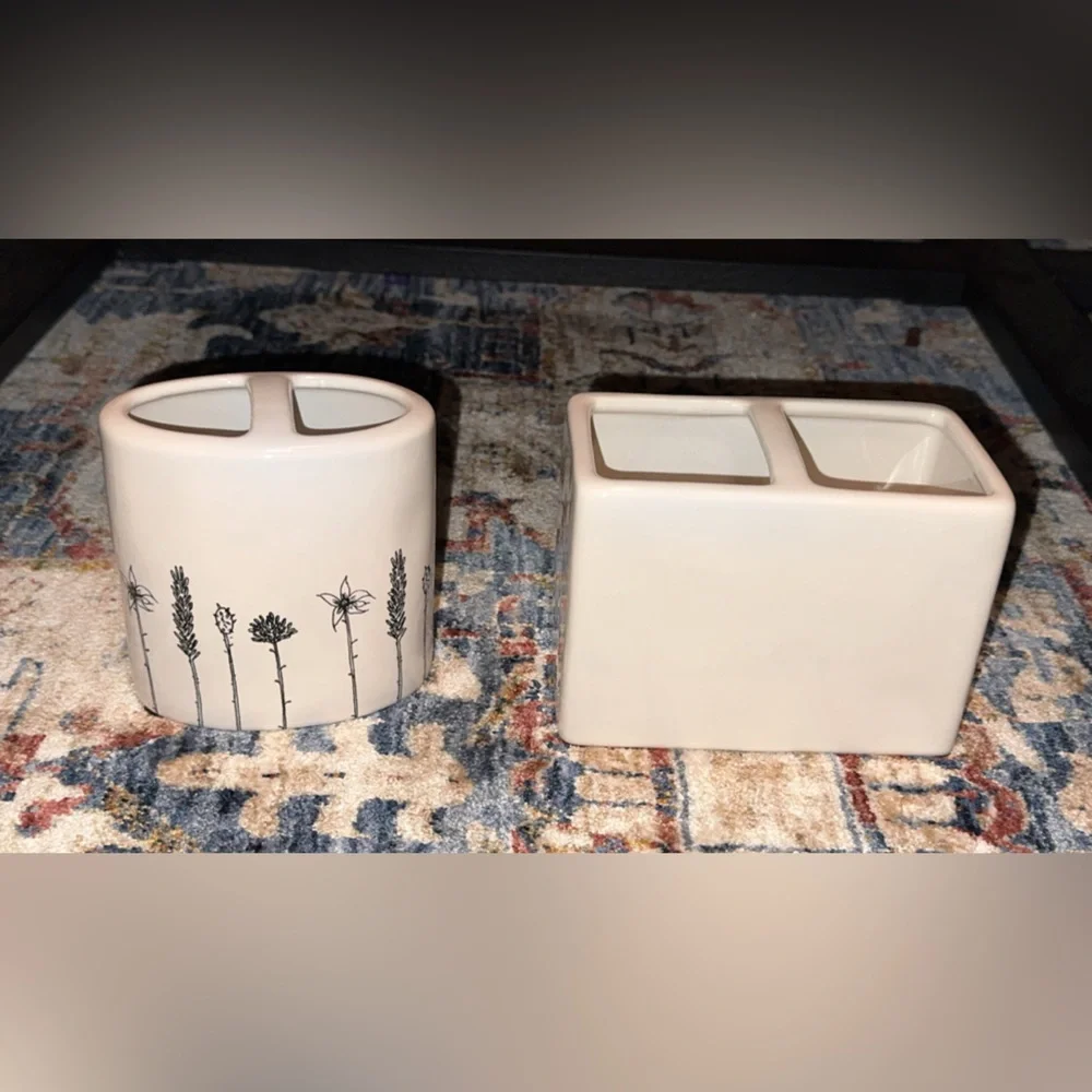 SALE~~NEW Rae Dunn Ceramic Bathroom Bath Set ‘Brushes’ & ‘Stuff’ Holders